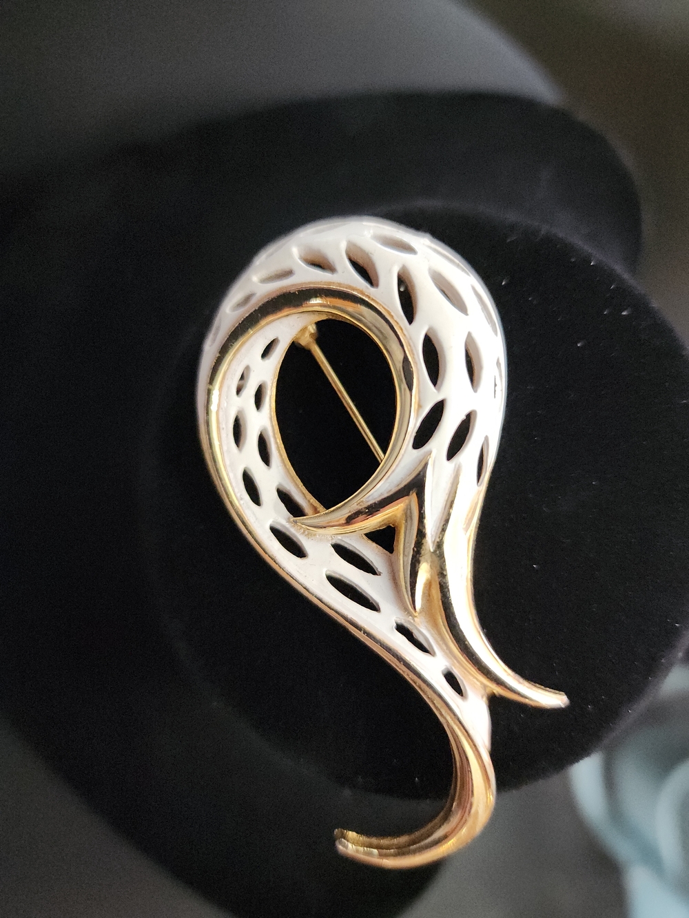JJ Elegant White Enamel and Gold Tone Swirl Brooch - Women's Jewelry